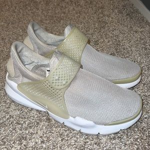 Nike Women’s Sock Dart
